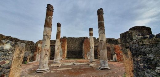 Colunas da ‘Casa del Fauno’ são restauradas em Pompeia, na Itália
