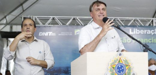 Solenidade com Bolsonaro abre tráfego em ponte no São Francisco