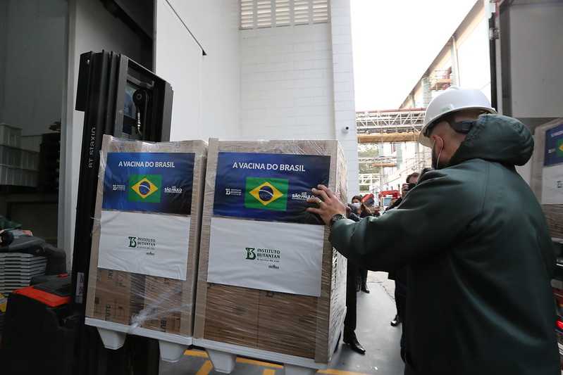 SP entrega mais 1,5 milhão de vacinas do Butantan ao Brasil
