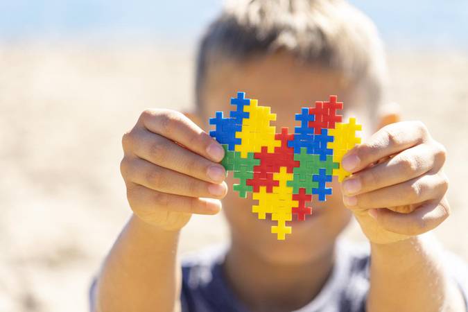 Conheça duas iniciativas em São Paulo focadas no desenvolvimento de pessoas autistas