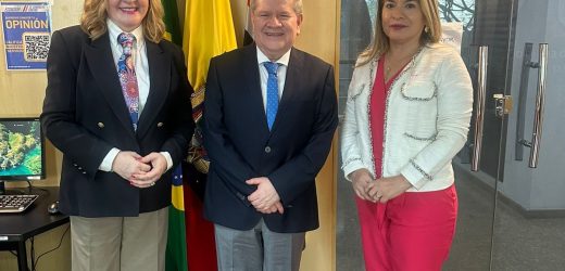 Eduardo Durán assume como CÔNSUL GERAL do EQUADOR e recebe Presidência do Mulheres Solidárias