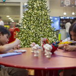 Pátio Higienópolis inaugura Oficina Especial de natal e celebra os encontros com Papai Noel com foto em tempo real
