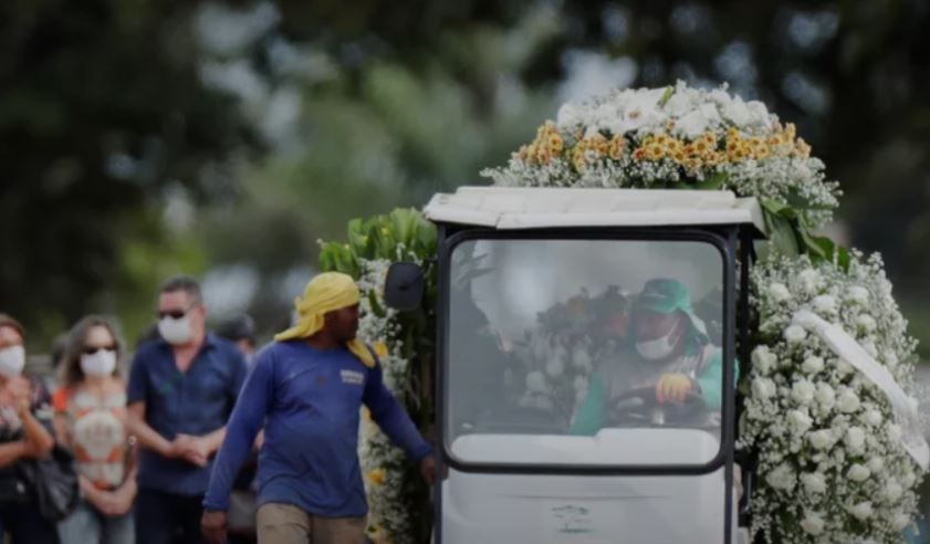 Brasil registra 2.798 mortes por Covid em 24 horas, novo recorde da pandemia; total passa de 282 mil