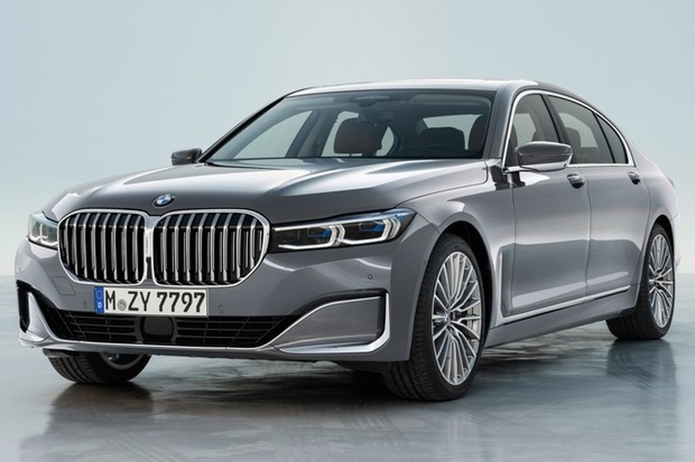 BMW Série 7 híbrido: tudo sobre o sedã de luxo eletrificado