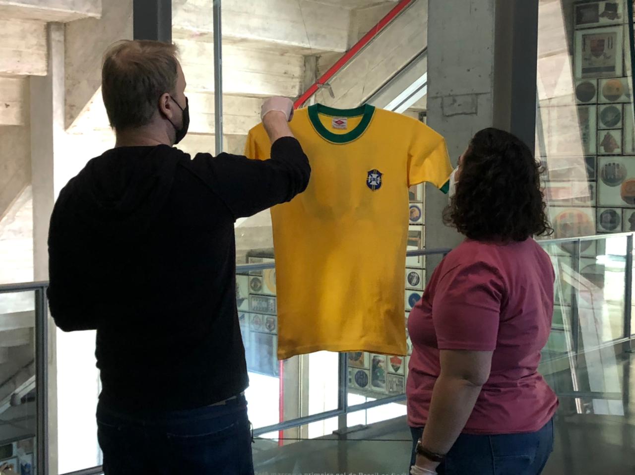 Sai Pelé, entra Dida: camisa do goleiro ficará exposta no Museu do Futebol enquanto a 10 usada na Copa de 70 vai para “descanso”