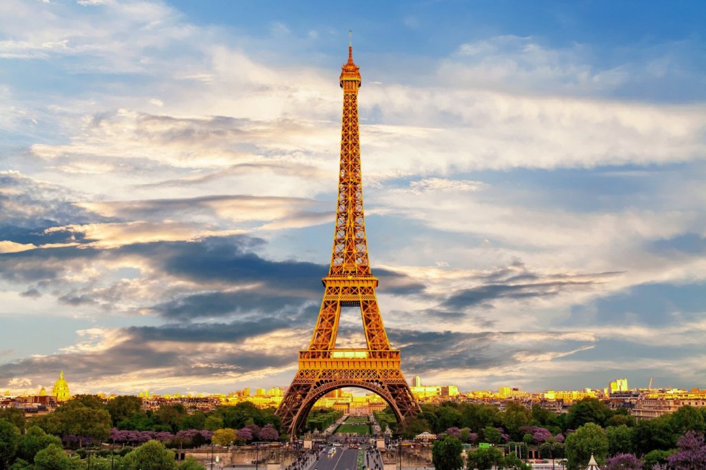 Torre Eiffel reabriu e será pintada de dourado