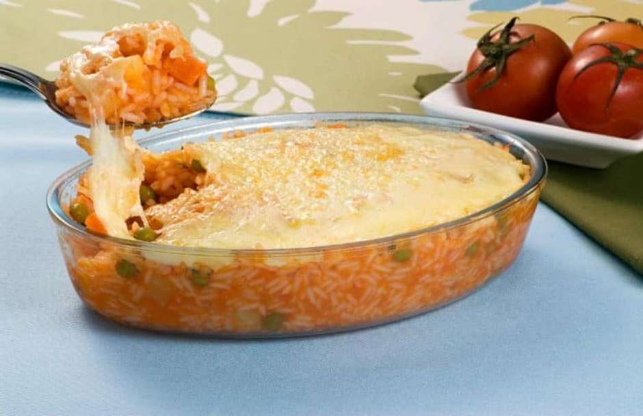 Arroz De Forno Vermelho Com Queijo Pronto Em 25 Minutos