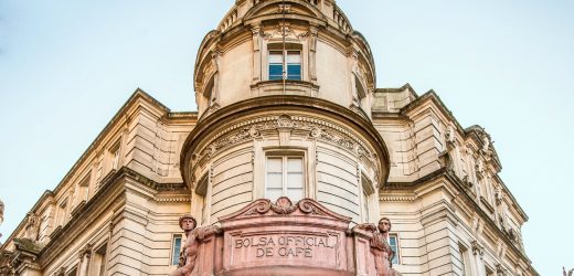 EDIFÍCIO DA ANTIGA BOLSA OFICIAL DE CAFÉ COMPLETA 99 ANOS