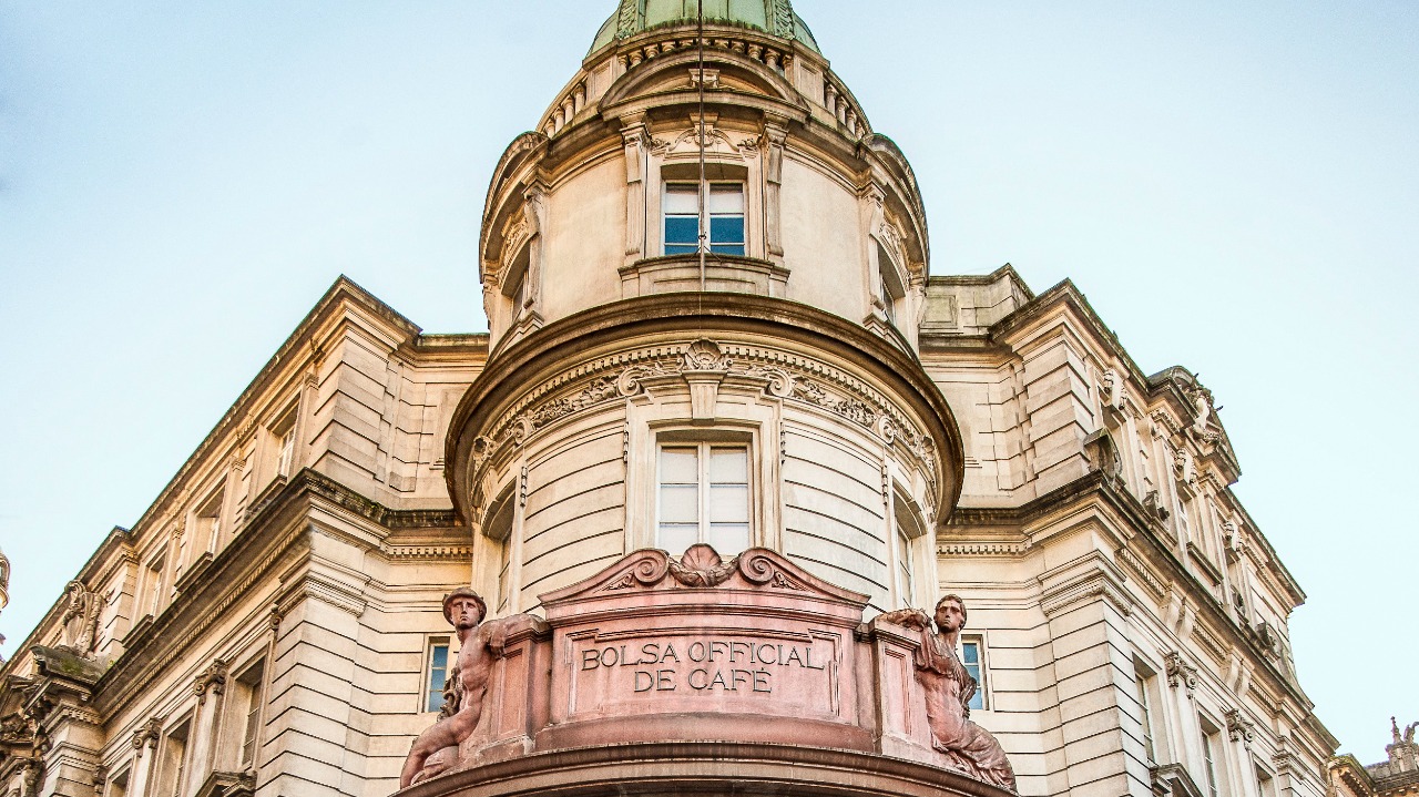 EDIFÍCIO DA ANTIGA BOLSA OFICIAL DE CAFÉ COMPLETA 99 ANOS