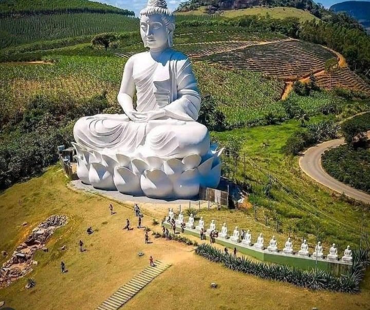 Estátua De Buda Maior Do Que Cristo Redentor É Inaugurada No ES