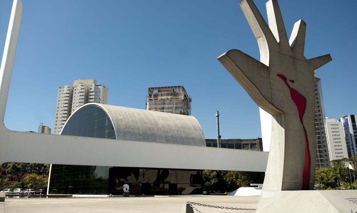 Memorial da América Latina sedia lançamento do projeto “USP na comunidade” com unidades móveis para atividades culturais e científicas