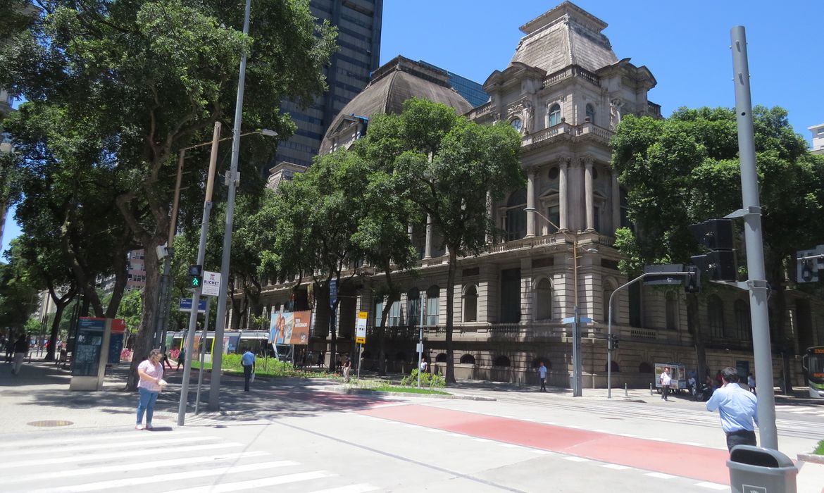 Coleção De Doleiro É Doada Para O Museu Nacional De Belas Artes