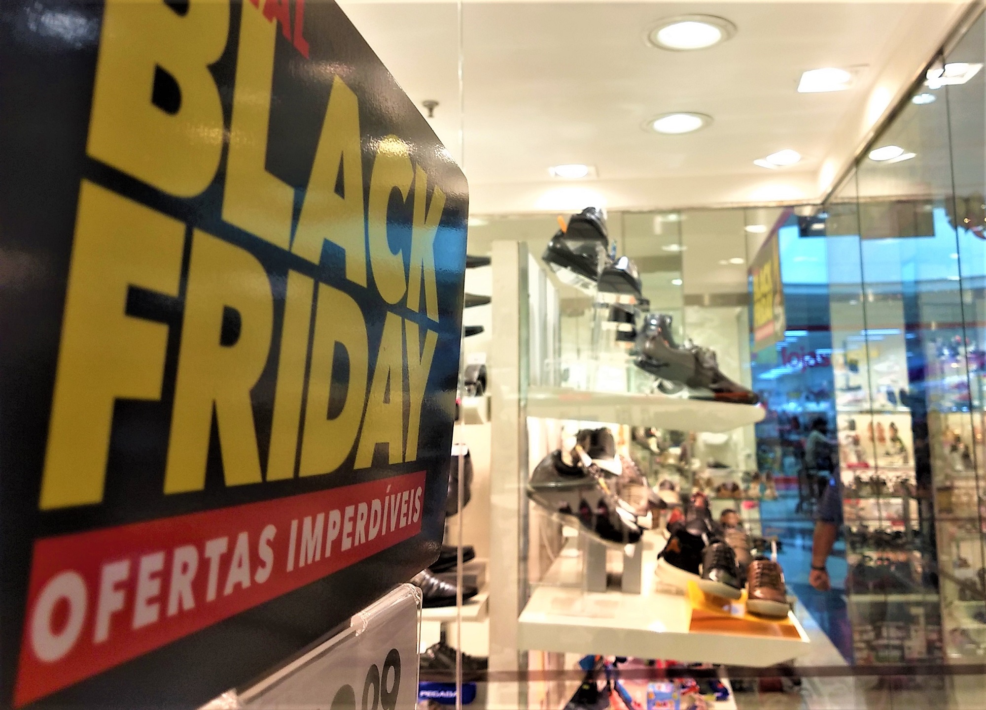 Suzano Shopping promove Black Weekend com até 60% de descontos