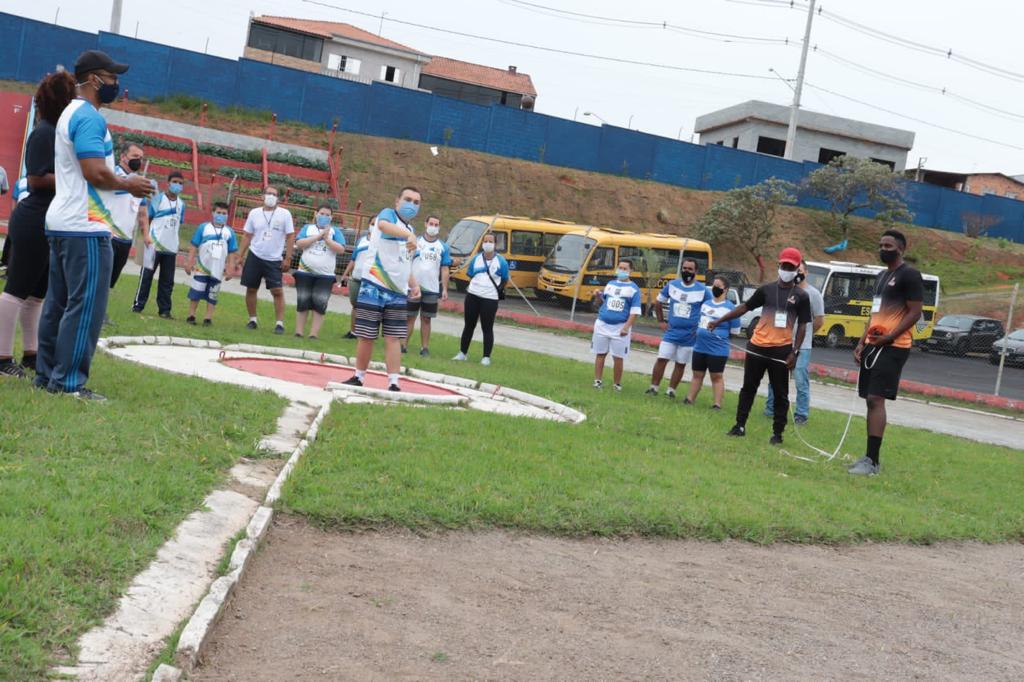 Segundo dia de Olimpíadas da Apae tem provas de atletismo e esportes coletivos