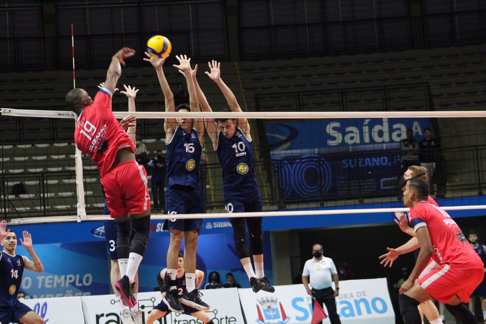 Suzano Vôlei vence na Superliga C e garante vaga na semifinal