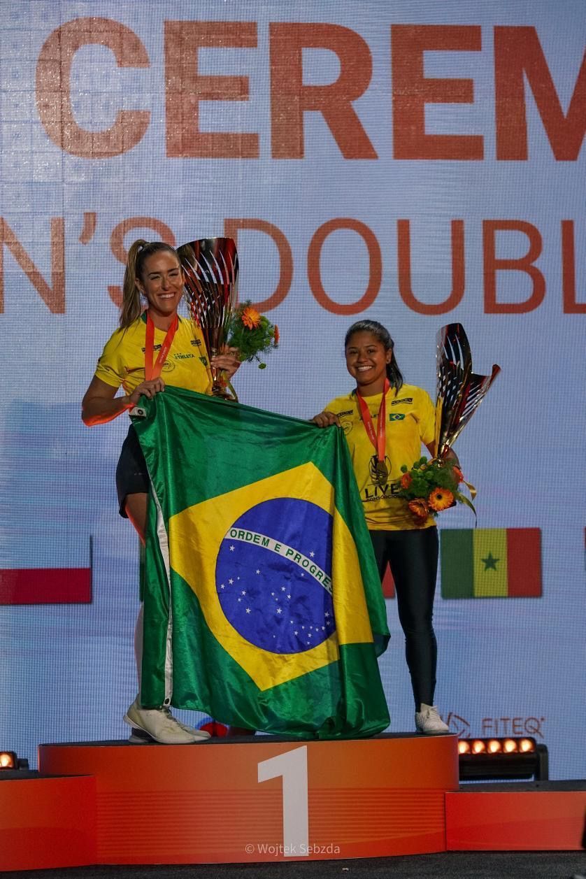 Natalia Guitler conquista ouro no Mundial entre duplas de Tedball