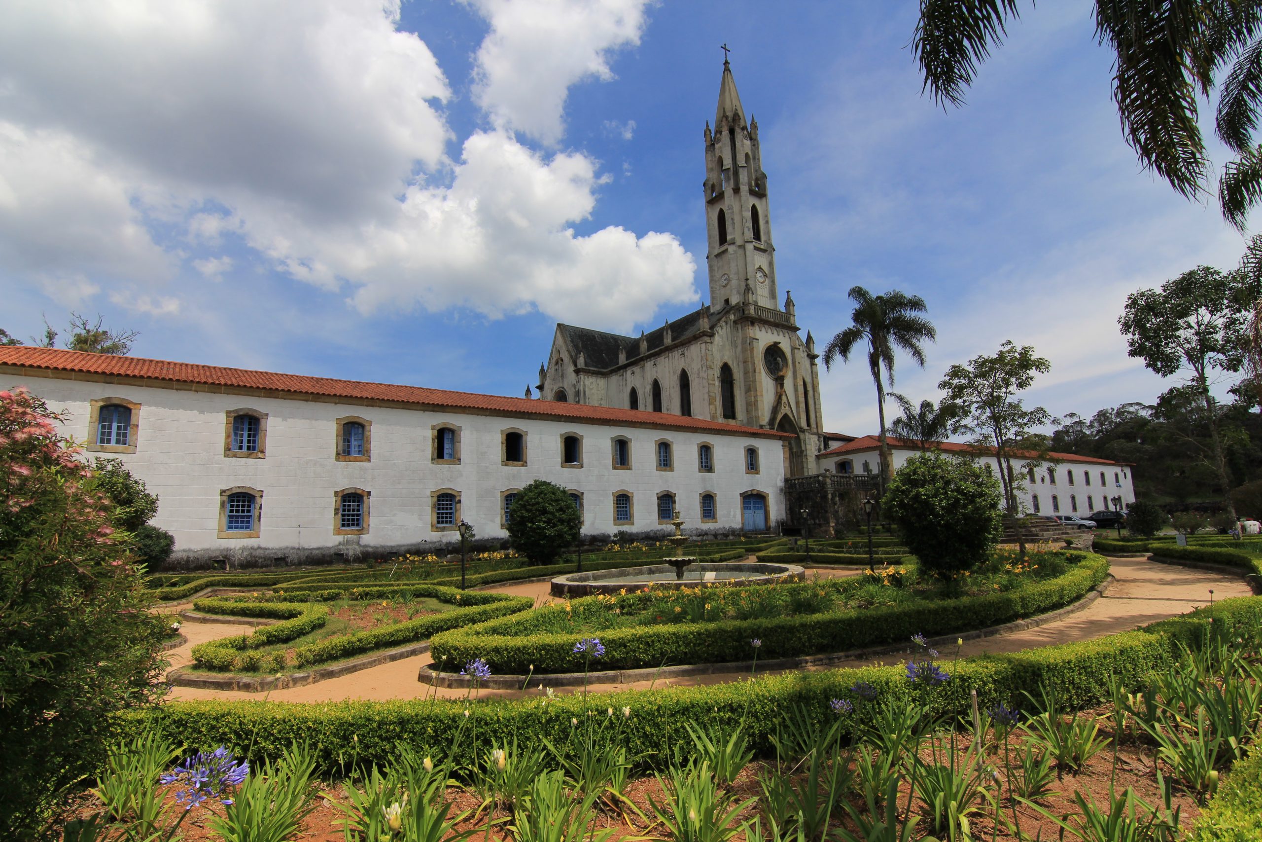 Santuário do Caraça: imersão na natureza, gastronomia e muita história marcam o destino turístico