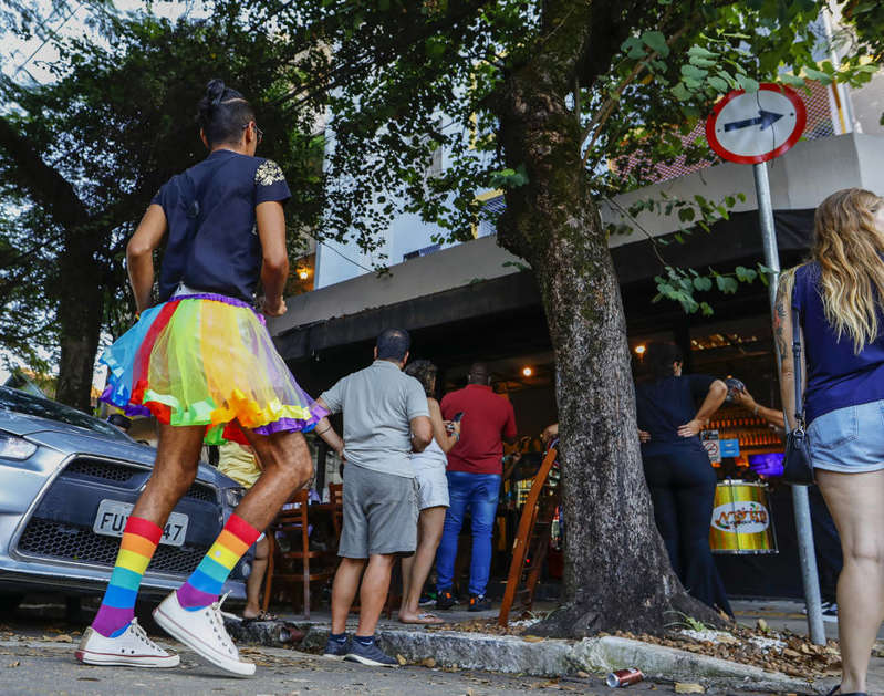 Blocos apostam em festas e festivais para carnaval fora de época em SP e RJ