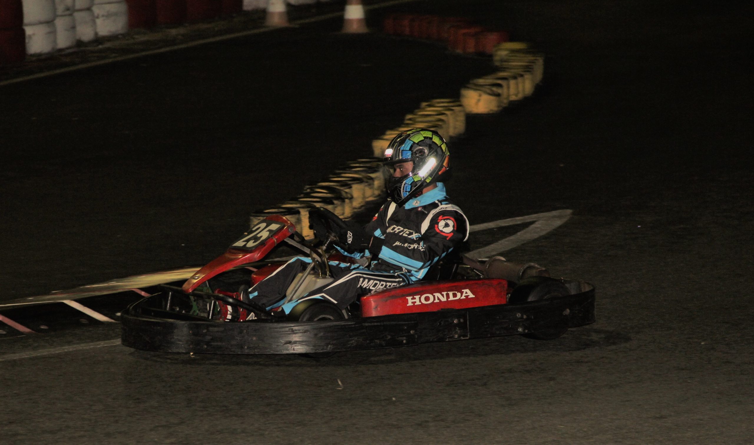 Corrida de kart reuniu piloto da Stock Car e atletas de diversas modalidades esportivas