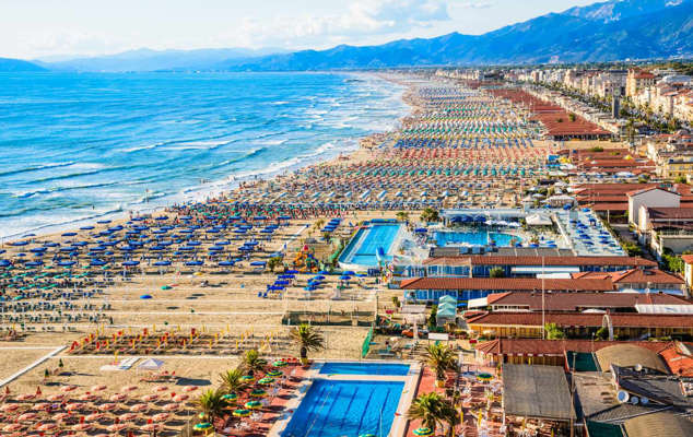 Viareggio, o fabuloso destino de praia na Toscana que poucos conhecem