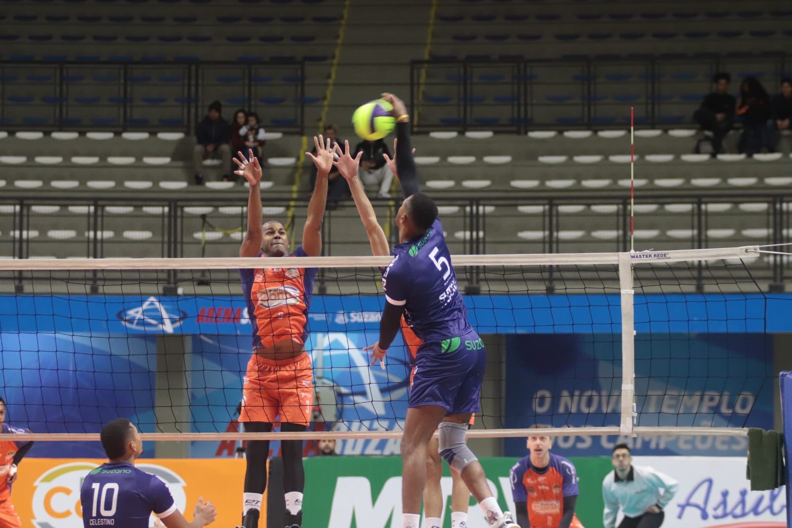 Suzano Vôlei bate Farma Conde/São José na Arena