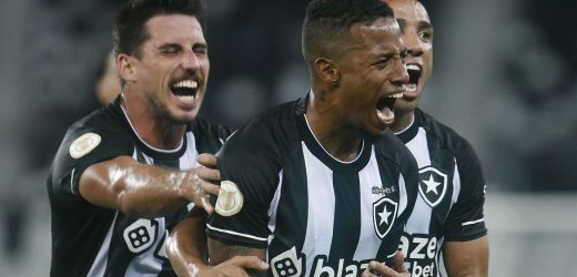 Botafogo vence Bragantino e aumenta chances de vaga na Libertadores