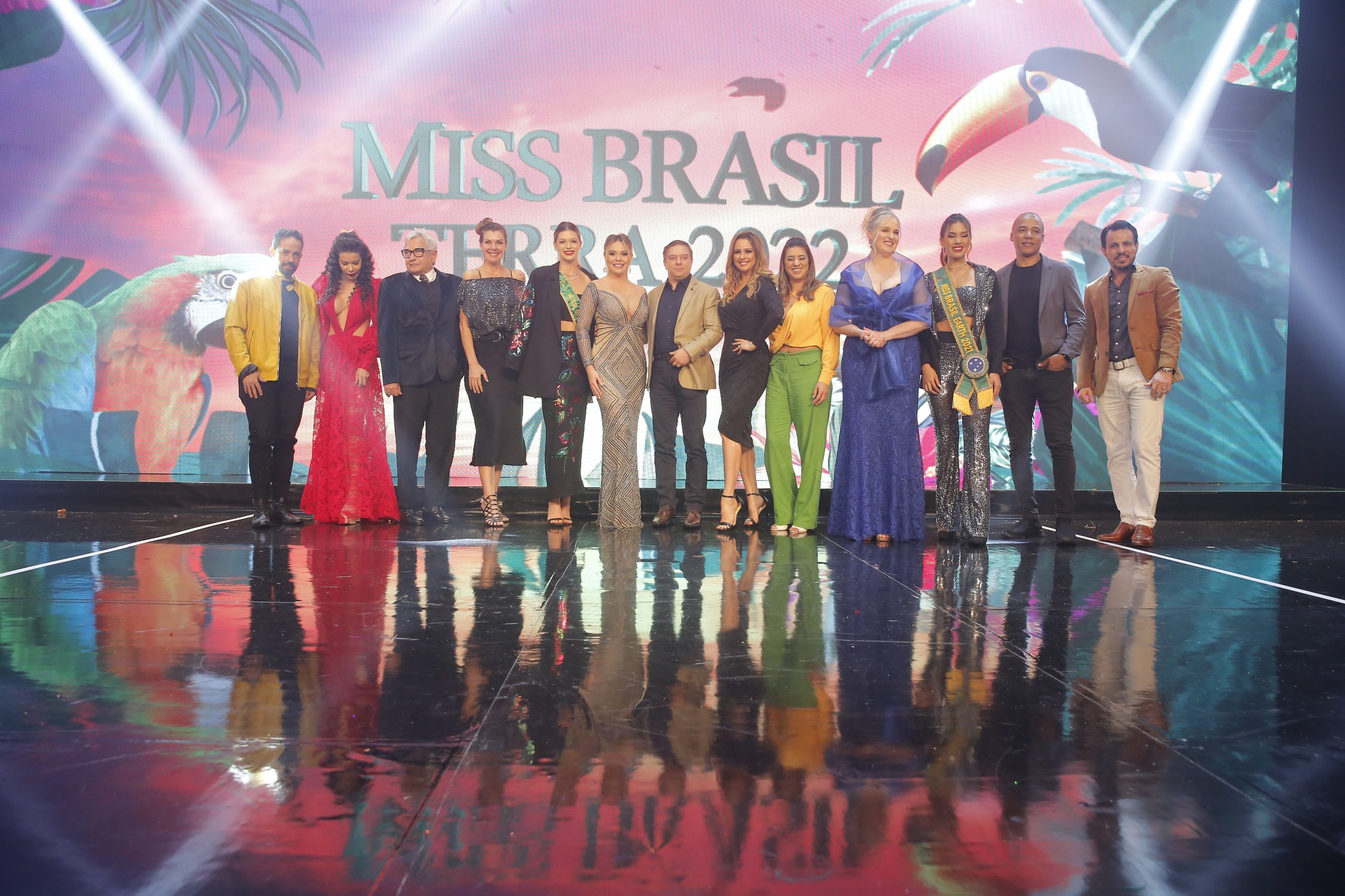 Miss Brasil Terra 2022: beleza, elegância e originalidade no desfile de Trajes Típicos das candidatas