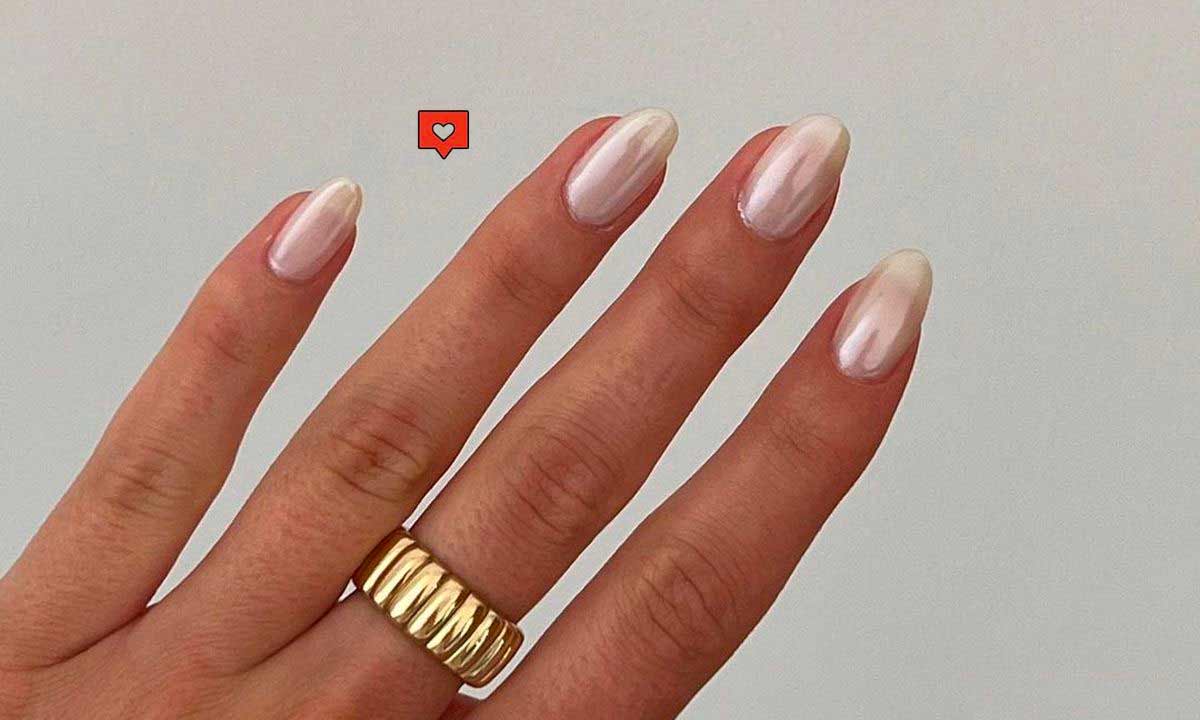 Unha perolada: a tendência de manicure minimalista, elegante e atemporal