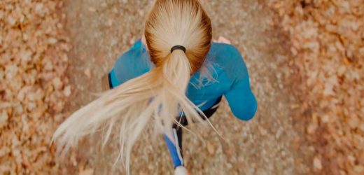 Por que você não deve usar rabo de cavalo pra fazer esportes