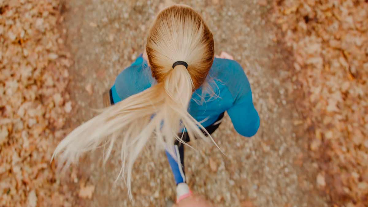 Por que você não deve usar rabo de cavalo pra fazer esportes