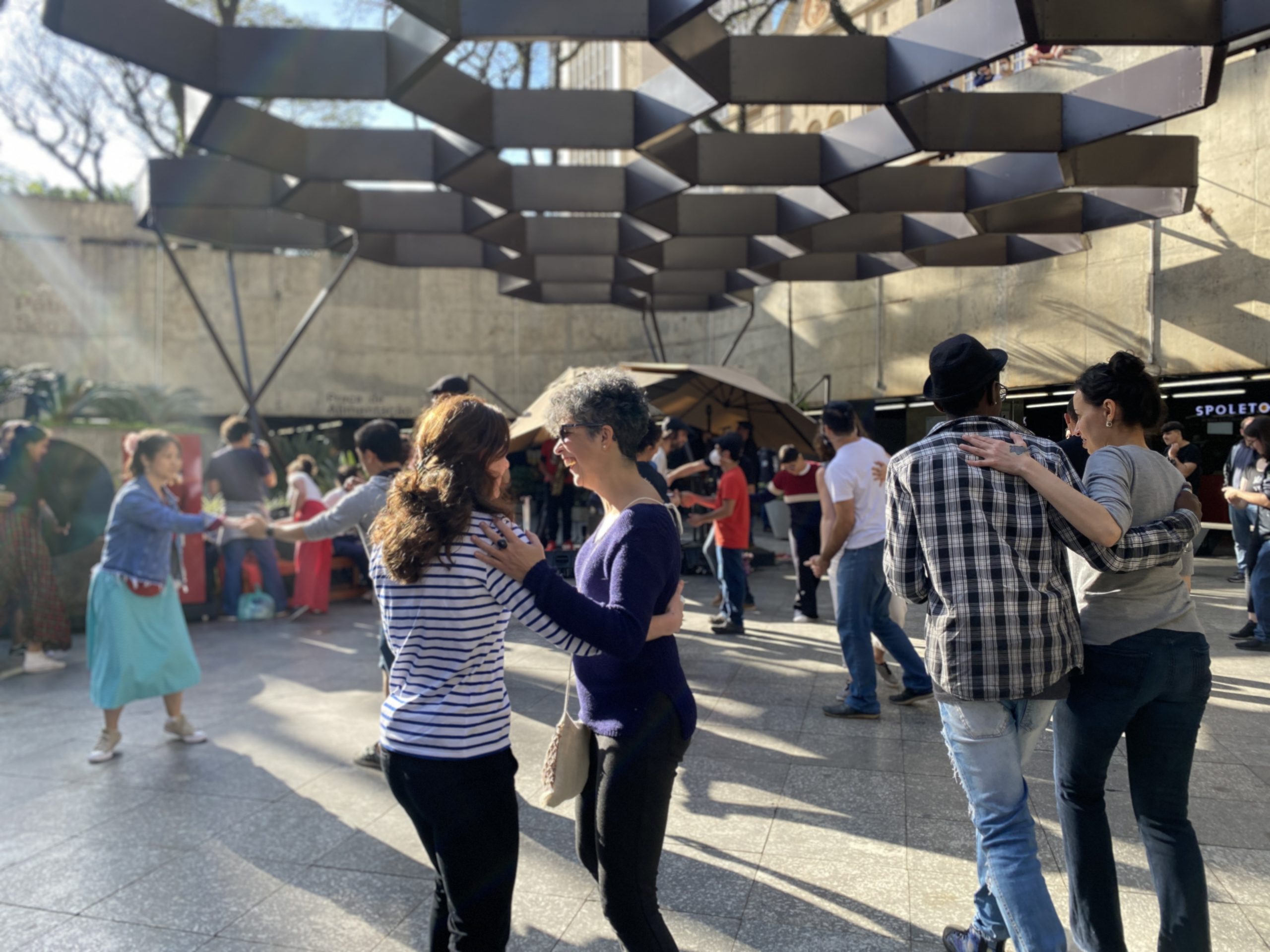 “Jazz na Rua” chega mais uma vez no Centro de SP e agita o público com o melhor do Lindy Hop