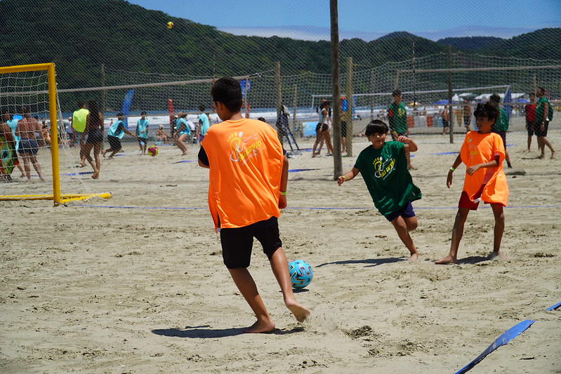 Circuito Pé Na Areia leva mais de 3 mil pessoas a Praia da Enseada, em Bertioga