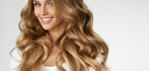 Tendências de cabelo para o verão de 2023: fios longos e “sunkissed”