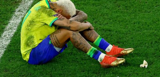 Tristeza permanece na chegada de seleção ao Brasil