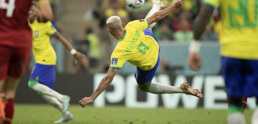 Gol de voleio de Richarlison é eleito o mais bonito da Copa do Catar