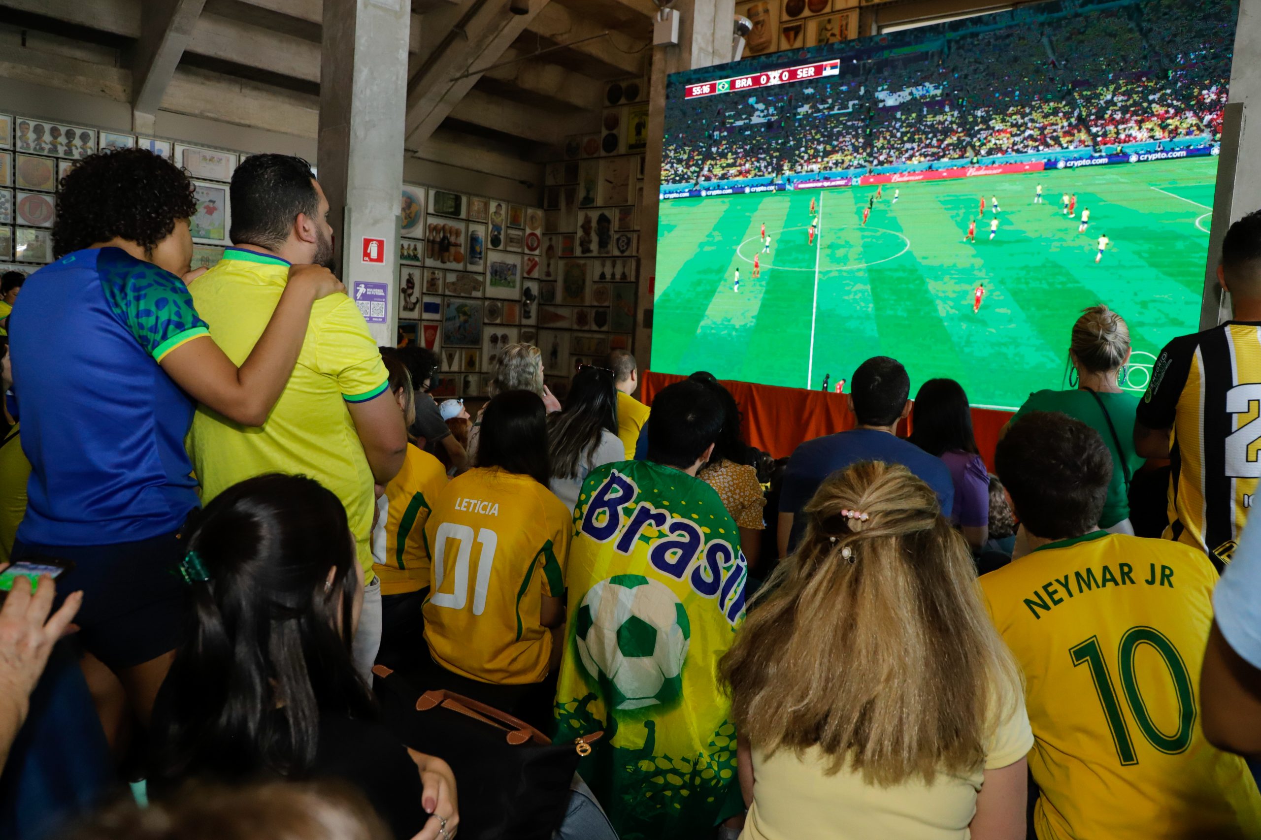 No Dia Nacional do Samba, Museu do Futebol recebe Carlinhos Vergueiro para agitar a transmissão ao vivo de Brasil X Camarões