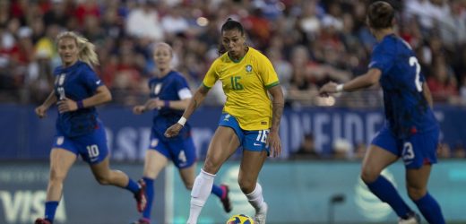 Seleção feminina joga bem, mas perde de 2 a 1 para os Estados Unidos