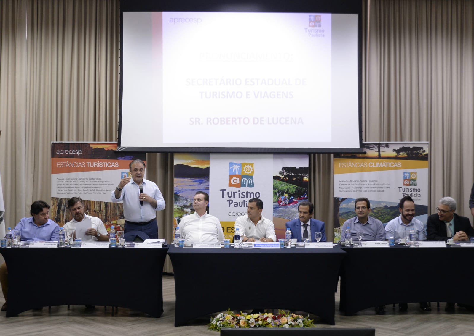 Secretário Lucena e as estâncias na primeira reunião do ano da Aprecesp