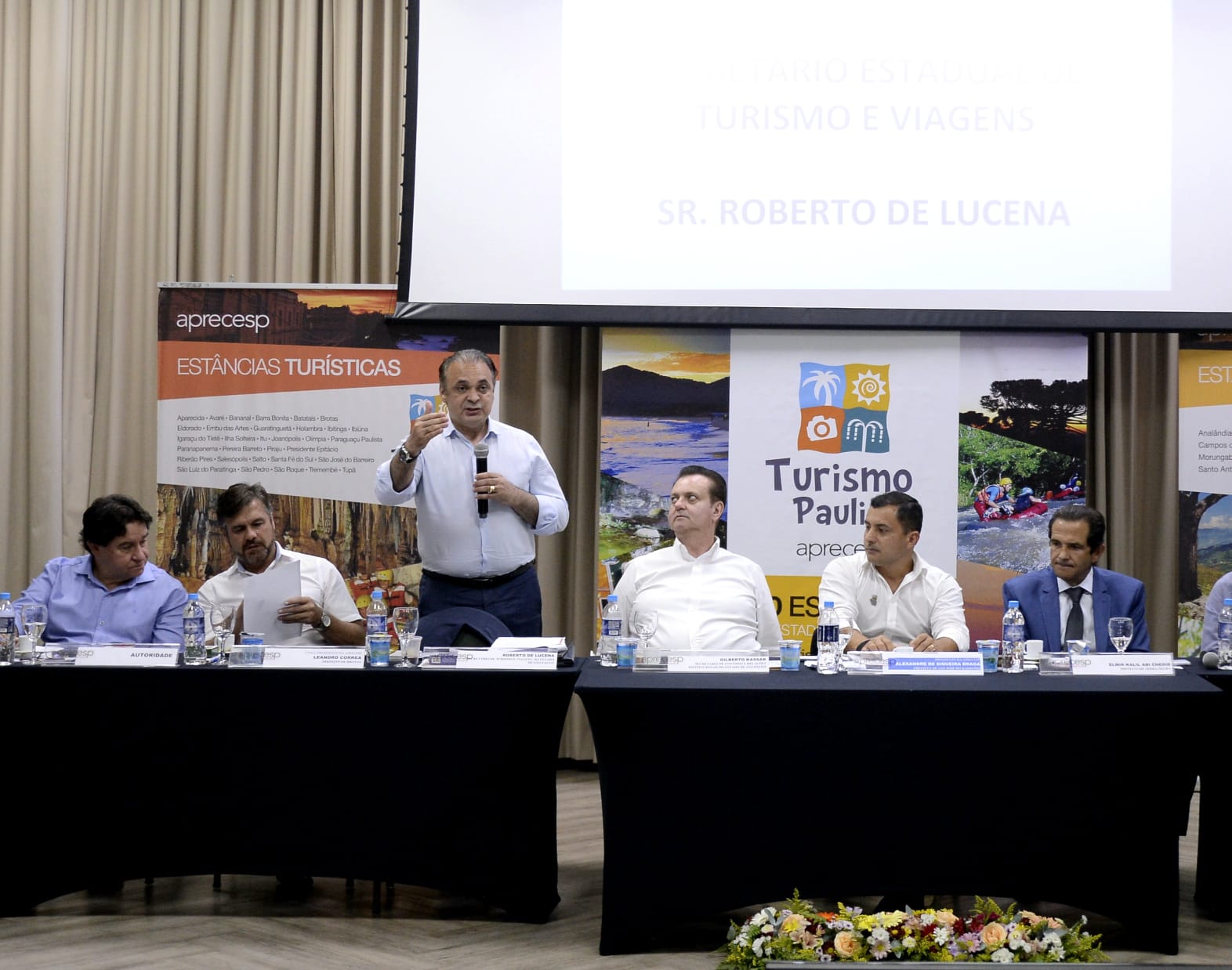 Secretário Lucena e as estâncias na primeira reunião do ano da Aprecesp