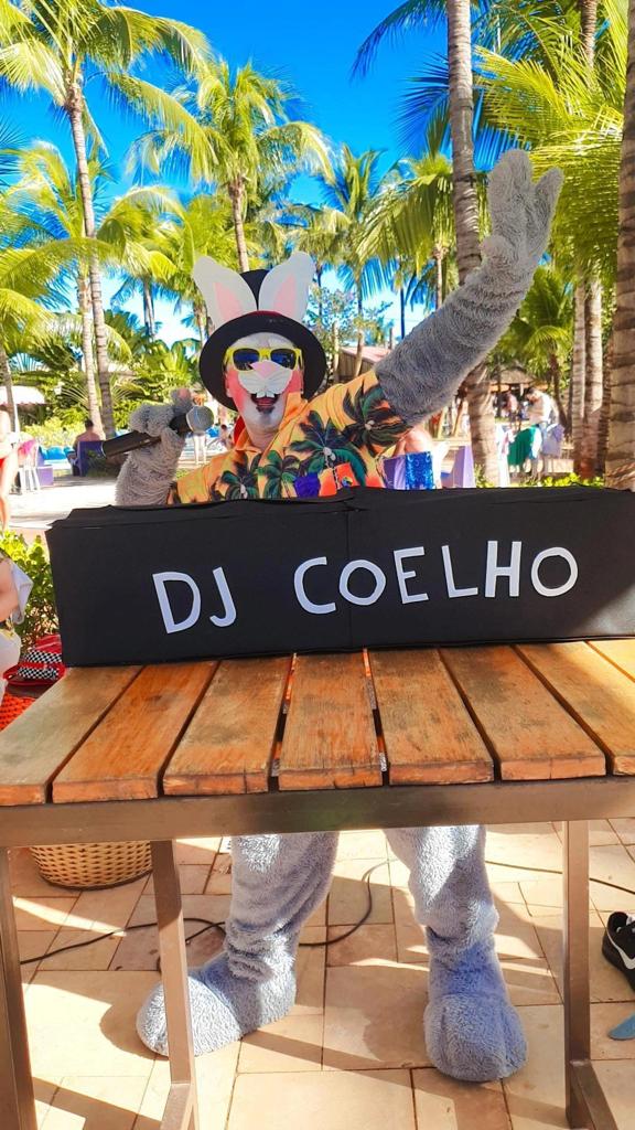 Páscoa no Hot Beach terá DJ Coelho, pocket show temático, oficina de chocolate e caça aos ovos