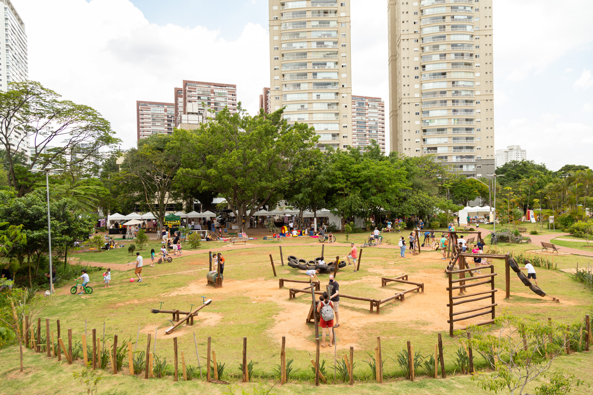 Com entrada e atrações grátis, Fair&Sale promove feira de moda, gastronomia e artes, além de distribuições de mudas na Nossa Praça