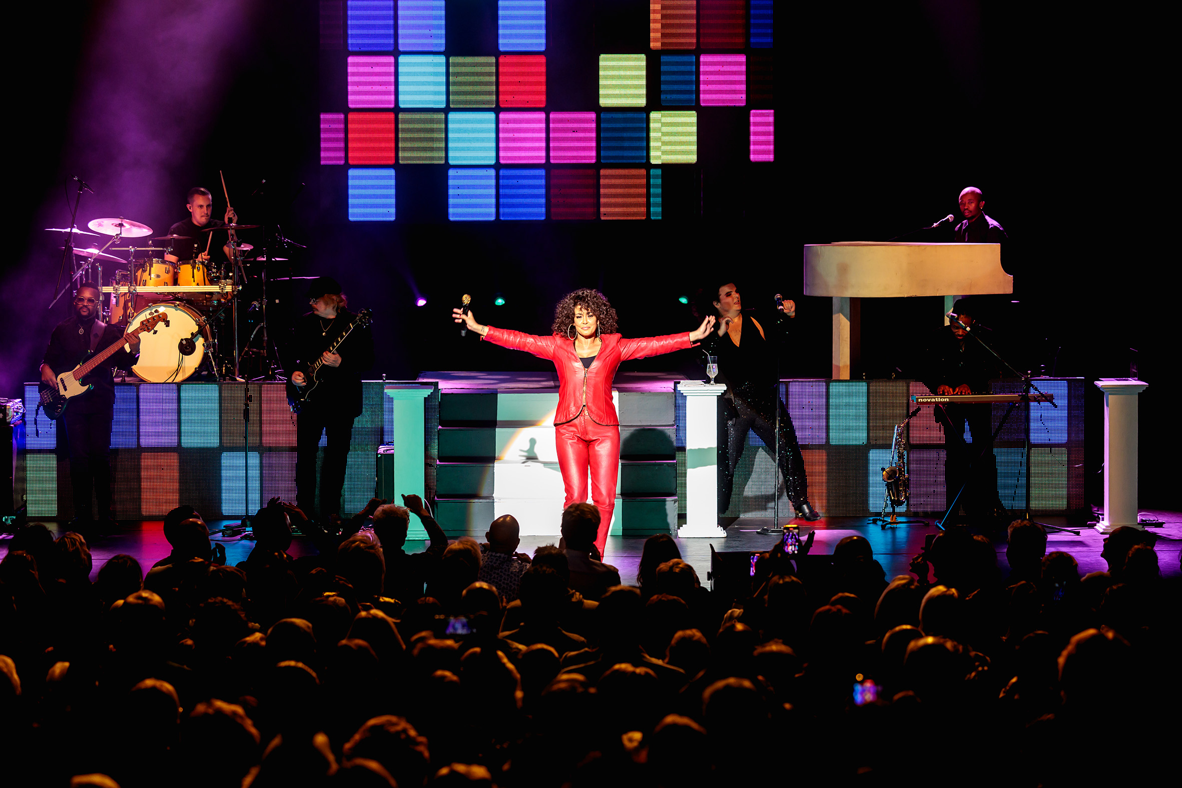 Belinda Davids revive Whitney Houston em turnê no Brasil