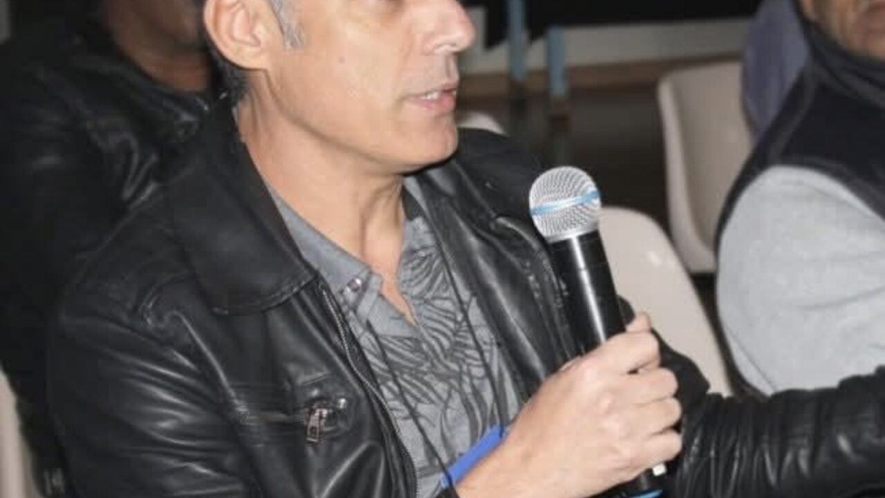 Da Quadra ao Microfone: Gilberto Santos construiu trajetória na comunicação do futsal brasileiro