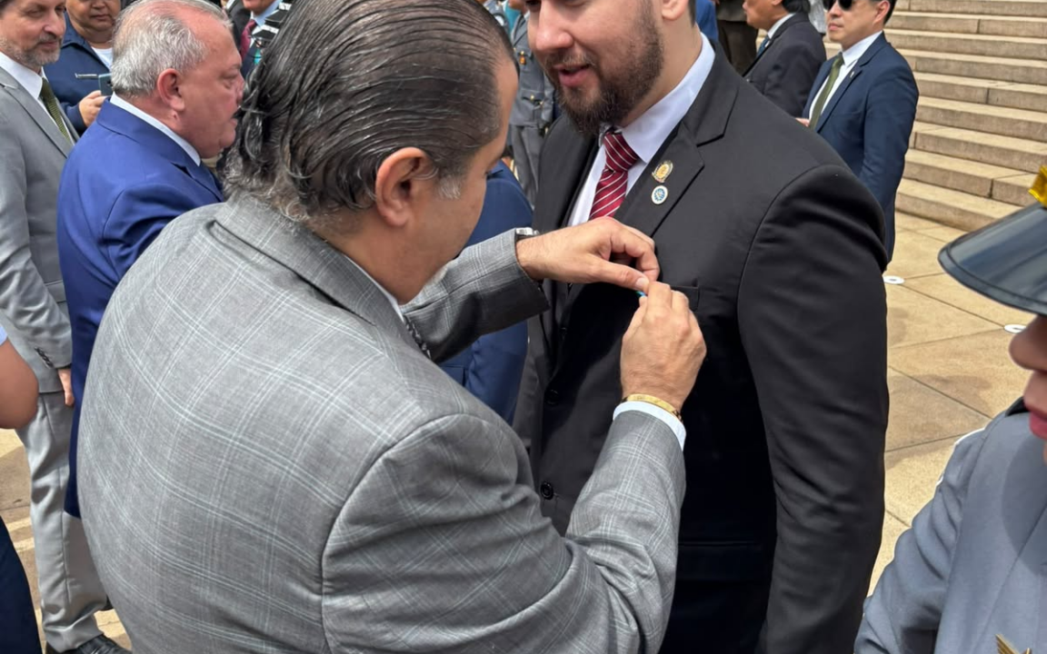 Rômulo Gambardella recebe Medalha Heróis Anônimos em reconhecimento ao impacto social de seu trabalho