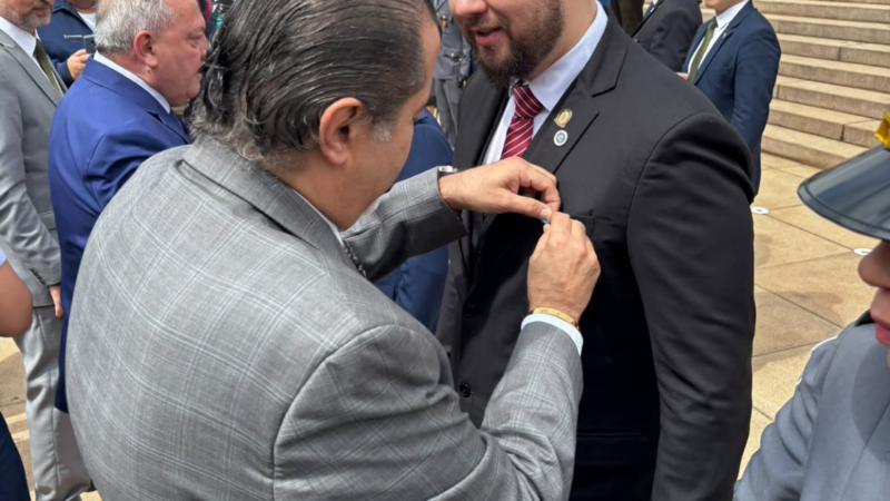 Rômulo Gambardella recebe Medalha Heróis Anônimos em reconhecimento ao impacto social de seu trabalho